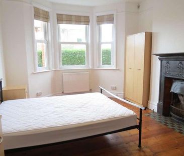 Bedroom Detached House In Winton, BH9 - Photo 2
