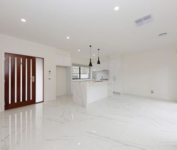 Quality Townhouse in Prime Location! - Photo 2