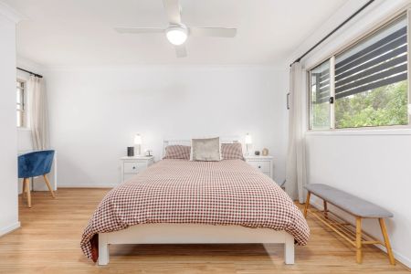 Stylish, 3 Bedroom Spacious Townhouse in sought after North Lakes. - Photo 4