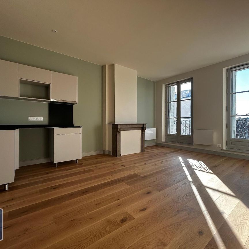 Location Appartement 2 pièces 41m² MARSEILLE 1er - Photo 1