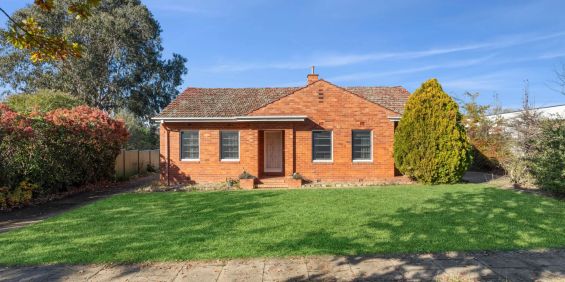 Family Home in the Heart of Narrabundah - Photo 3