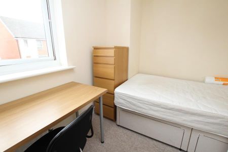 5 bedroom terraced house to rent - Photo 2