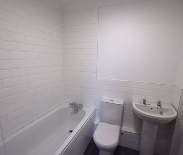 Pine Grove, Penenden Heath, Maidstone - Photo 5