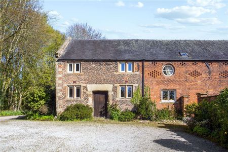 Charming listed cottage with lovely garden in picturesque Cheshire location. Gardening included. - Photo 3