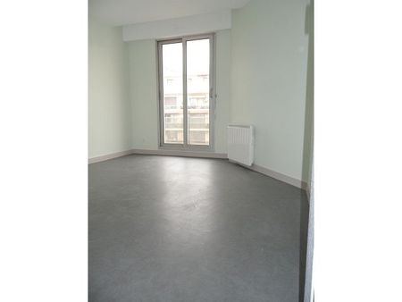 A LOUER - Quartier Louis Mallet - T4 de 105m² avec balcon, garage et parking. - Photo 2