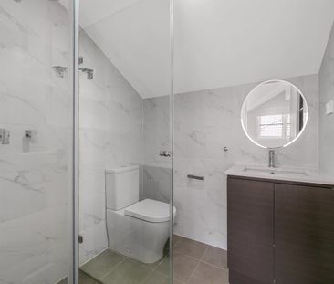 Modern and spacious family townhouse in convenient location. - Photo 5