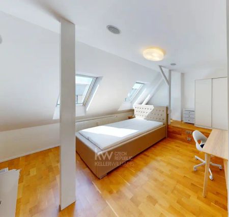 Světlý, kompletně zařízený byt 2+kk s klimatizací a zahradou | Praha 15 – Hostivař - Фото 2