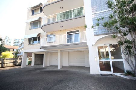 Live in the Heart of Mooloolaba! - Photo 2