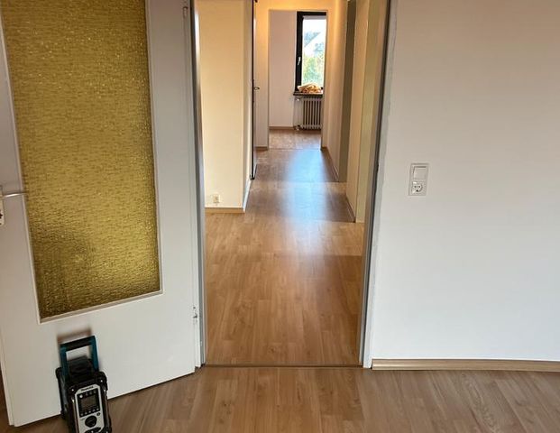 3-Zimmer Dachgeschosswohnung 65m² mit EBK - Photo 1