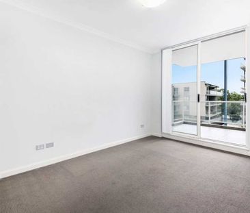 Furnished | One Bedroom + Study Room | Car Space - Photo 1