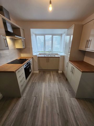 Brooklyn Grove, Kingswinford - Photo 4