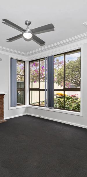 Freshly Painted 3 Bedroom Home - Photo 1