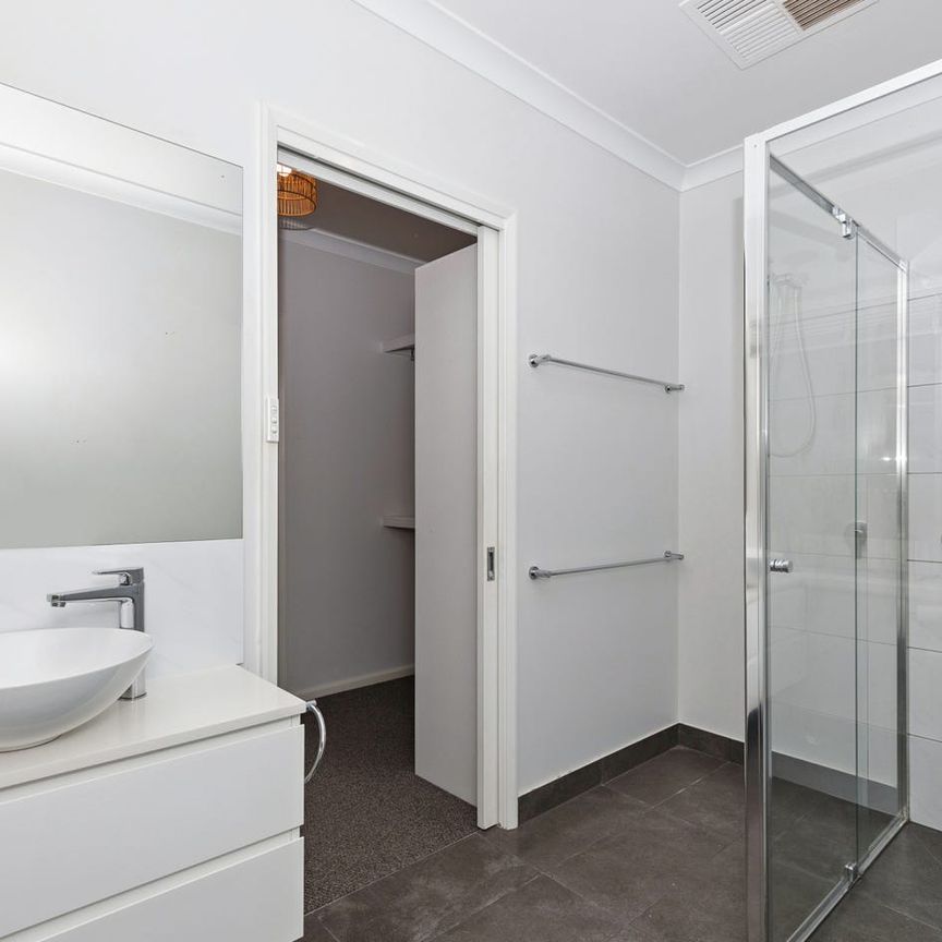 33 Grace Street, White Hills, Vic 3550 - Photo 1