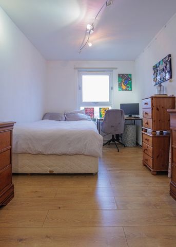 2 Bed Flat, Selworthy House, SW11 - Photo 4