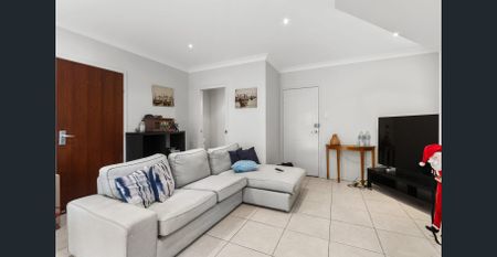 Conveniently located 2-story townhouse. - Photo 2