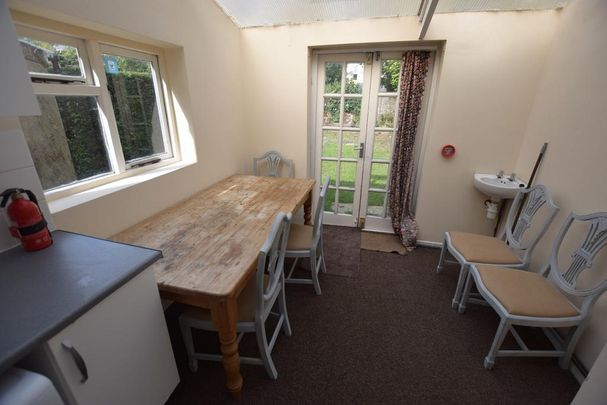 5 bedroom semi-detached house to rent - Photo 1