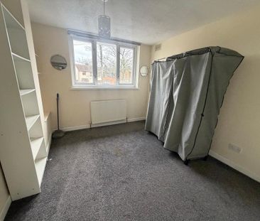 3 bedroom flat to rent - Photo 4