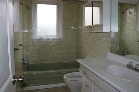 For Lease - 578 Stonecliffe Road, Oakville, Ontario - Photo 2