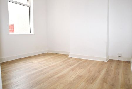2 bedroom ground floor flat to rent - Photo 3
