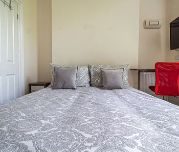 Apt 6, Clarendon House - Photo 2