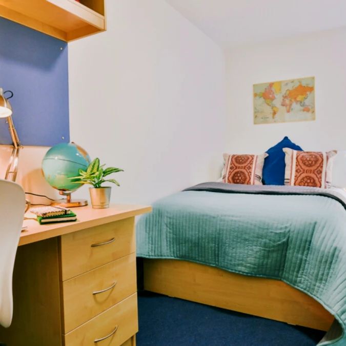 Classic 2 Bed Apartment - Photo 1