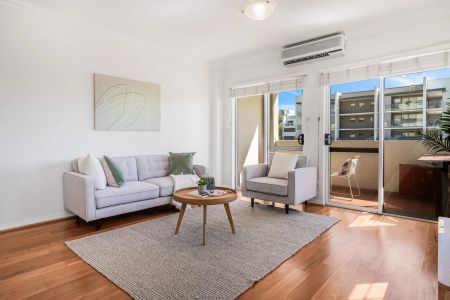 Light Filled West Perth Apartment with Dual Balconies & Prime Location - Photo 5