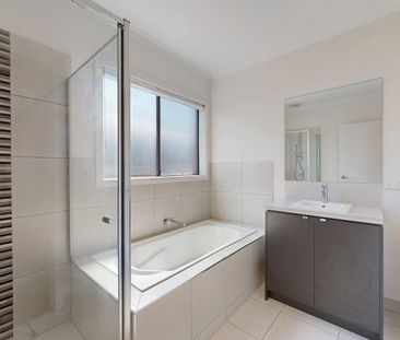 3 Allure Dr, Greenvale, Vic 3059 - Photo 3