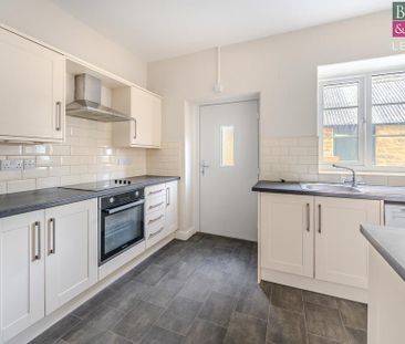 2 bedroom semi-detached house to rent - Photo 5