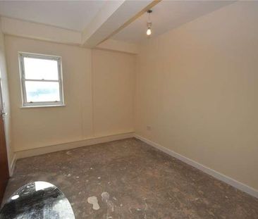 Godwin Court, Swindon, Wiltshire, SN1 - Photo 2