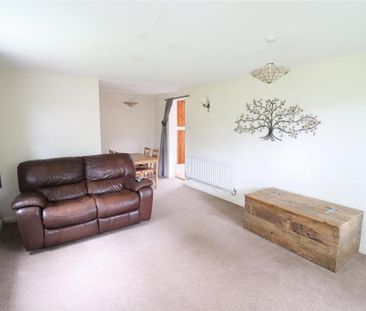 2 bedroom maisonette to rent - Photo 2