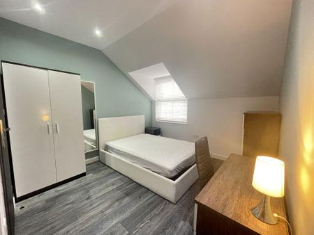 1 bedroom in a house share to rent - Photo 3