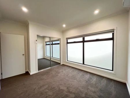 “Dream Home in this Stunningly built Townhouse!” - Photo 5