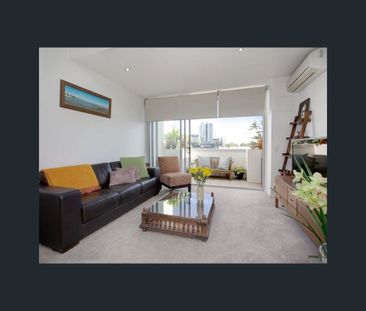 LARGE 2 Bed Apartment Just off James Street - Photo 1