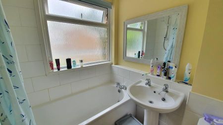 3 bedroom house to rent Plover Close, Southampton, SO16 - Photo 3