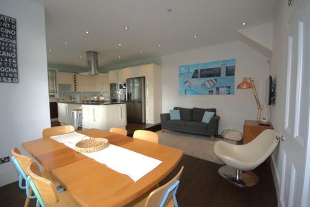 3 bedroom detached house to rent - Photo 2