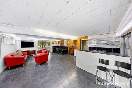 Large 4-Bedroom Home on 2.5 Acres - Photo 2