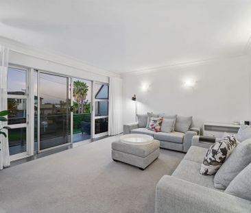 One Level Well Maintained Brick and Tile Unit - Photo 1