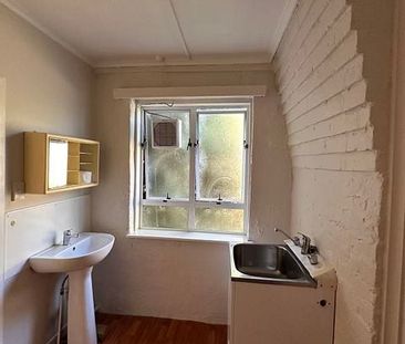 Self-Contained 2-Bedroom Flat | One Tree Hill - Photo 2