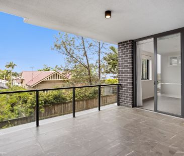 Spacious Modern Apartment in great Inner City Location - Photo 2