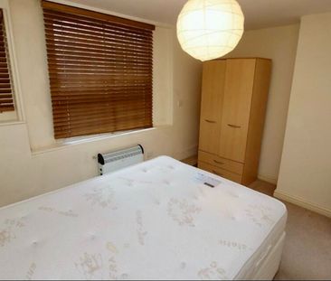 1 Bed Flat, Russell Street, RG1 - Photo 2