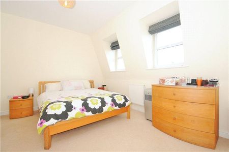 4 bedroom terraced house to rent - Photo 3