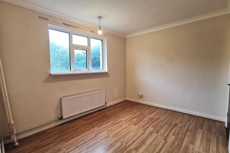 Warburton Gardens - Photo 3