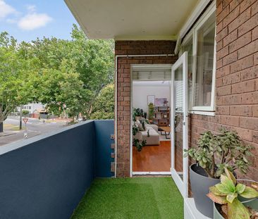 Sunlit Apartment Living in a Quiet, Leafy Elwood Pocket - Photo 5