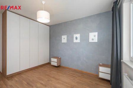 Pronájem bytu 2+kk s balkonem, garážovým stáním a sklepem, projekt Suomi Hloubětín - Photo 5