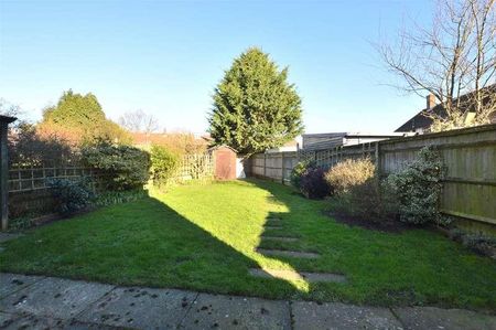 Sutton Gardens, Merstham, Redhill, RH1 - Photo 5