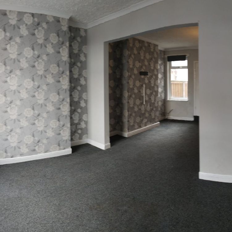 37 Kings Road - Askern - Photo 1