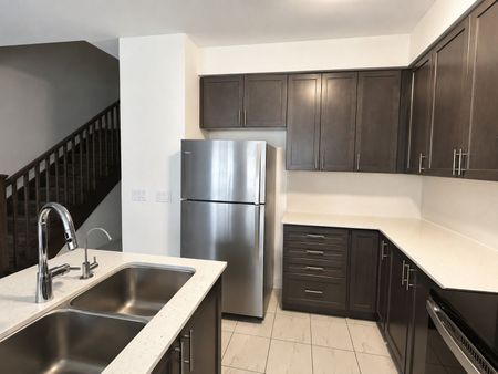 For Lease - 207 Broadacre Drive, Kitchener, Ontario - Photo 3