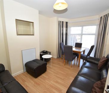 3 bedroom flat to rent - Photo 2