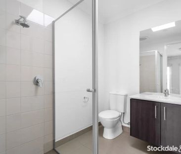“Central Living in Craigieburn !” - Photo 1