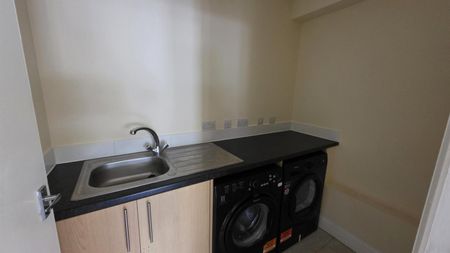 4 Bedroom House To Let - Photo 2